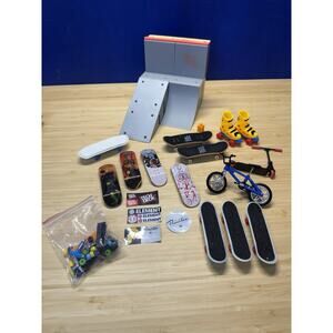 TECH DECKS & MORE ASSORTED LOT Skateboard Fingerboard, Bike, Scooter & Ramps